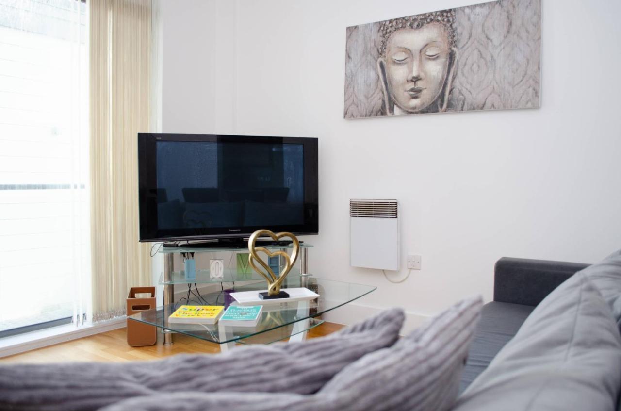 Serviced Apartment In Liverpool City Centre - Free Parking - Balcony - By Happy Days Exterior foto