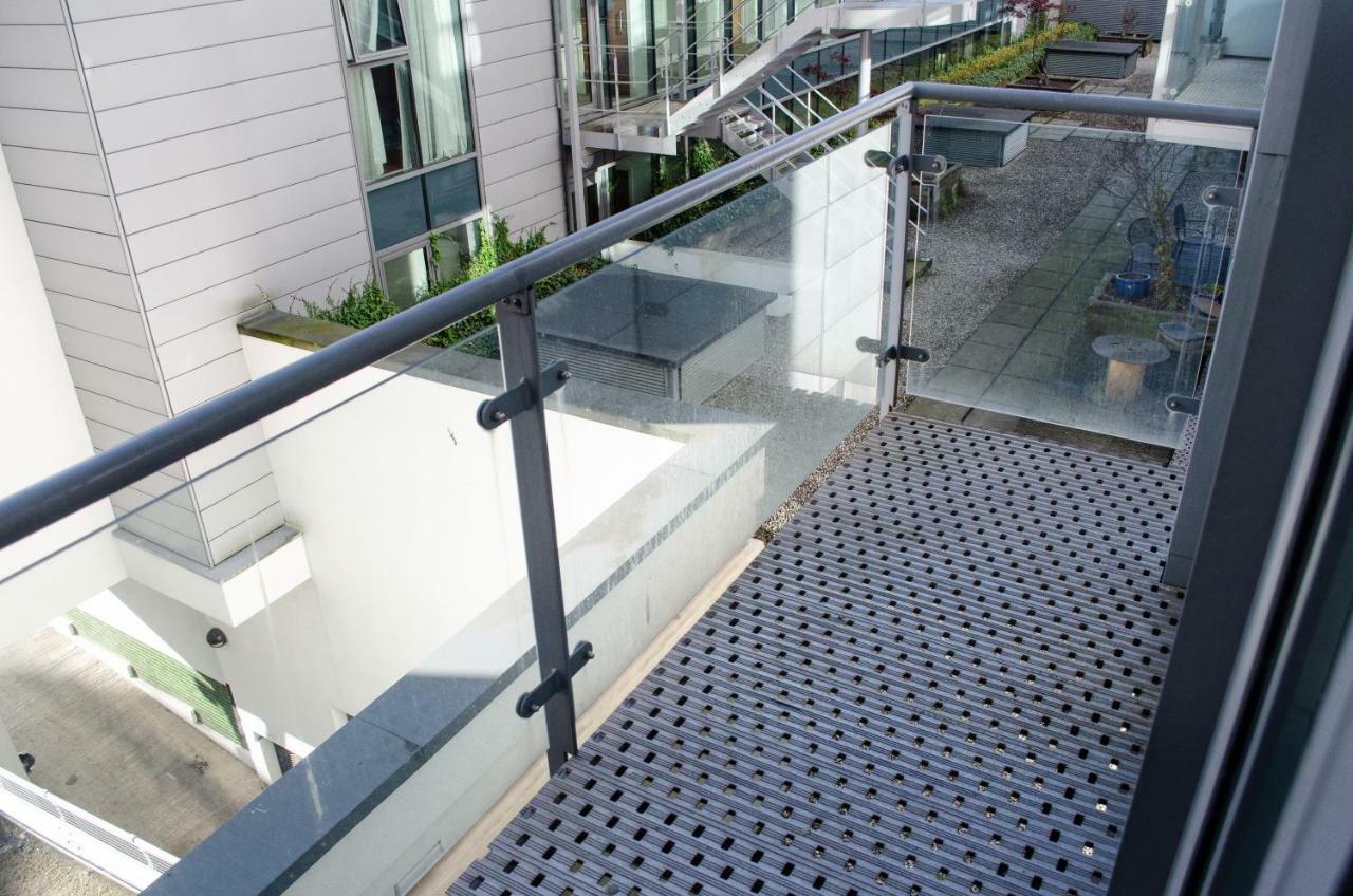 Serviced Apartment In Liverpool City Centre - Free Parking - Balcony - By Happy Days Exterior foto
